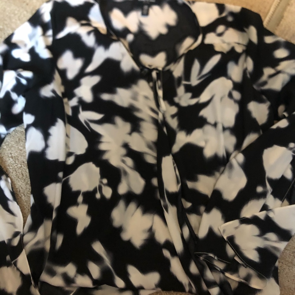 Kenneth Cole - med - black and white blouse